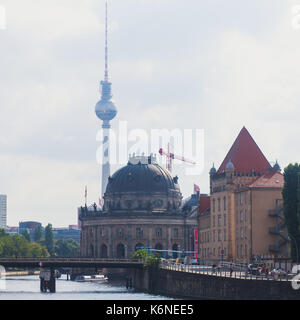 Ansicht der berühmten Museumsinsel im zentralen Bezirk Mitte von Berlin, Deutschland Stockfoto