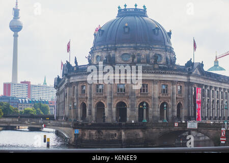 Ansicht der berühmten Museumsinsel im zentralen Bezirk Mitte von Berlin, Deutschland Stockfoto