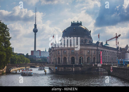 Ansicht der berühmten Museumsinsel im zentralen Bezirk Mitte von Berlin, Deutschland Stockfoto