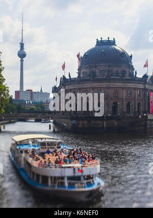 Ansicht der berühmten Museumsinsel im zentralen Bezirk Mitte von Berlin, Deutschland Stockfoto
