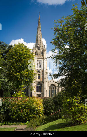 Großbritannien, England, Essex, Saffron Walden, Pfarrkirche St. Maria, der Jungfrau, von der High Street Garten Stockfoto