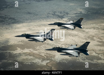 US Air Force F-16 Vipers Training Flight Stockfoto