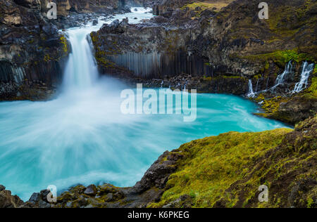 Die Der Aldeyjarfoss Wasserfall liegt im Norden von Island auf dem nördlichen Teil der Sprengisandur Highland Road in Island Stockfoto