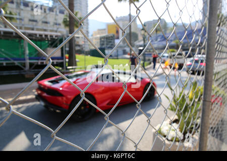 Rot italienische Sportwagen geparkt in Monte Carlo, Monaco - Freiwillige Blur Stockfoto