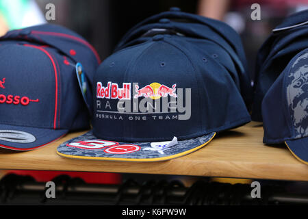 Monte Carlo, Monaco - Mai 28, 2016 Red Bull Racing Formel 1 Team Cap zum Verkauf das Monaco Formel 1-Grand Prix 2016 Stockfoto