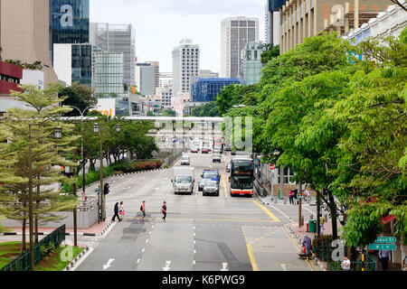 Singapur - Dec 14, 2015. Der Verkehr auf der Hauptstraße in Chinatown, Singapur. Singapur ist ein souveräner Stadtstaat in Südostasien, und die Welt ist nur Stockfoto