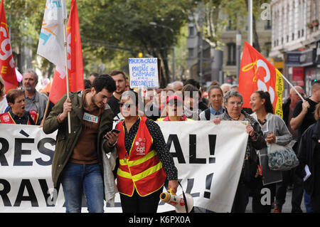 Tausende beteiligen sich an anti Arbeitsrecht Protest in Lyon, Frankreich Stockfoto