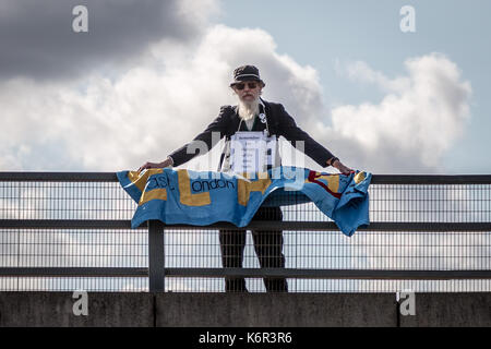 London, Großbritannien. 12. September 2017. Anti-kriegs-Proteste gegen DSEi Arme Fair (Defence and Security Equipment International), dem weltweit größten Waffen-Messe in Excel Centre in East London statt. Credit: Guy Corbishley/Alamy leben Nachrichten Stockfoto