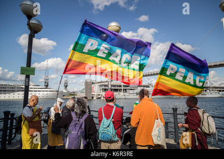 London, Großbritannien. 12. September 2017. Anti-kriegs-Proteste gegen DSEi Arme Fair (Defence and Security Equipment International), dem weltweit größten Waffen-Messe in Excel Centre in East London statt. Credit: Guy Corbishley/Alamy leben Nachrichten Stockfoto