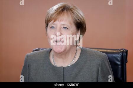 Berlin, Deutschland. 13 Sep, 2017. Die deutsche Bundeskanzlerin Angela Merkel (CDU) nimmt an der Kabinettssitzung im Bundeskanzleramt in Berlin, Deutschland, 13. September 2017. Foto: Kay Nietfeld/dpa/Alamy leben Nachrichten Stockfoto