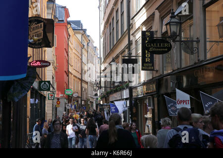 Stockholm, Schweden. 12 Juni, 2017. Schmale Gassen und alte Gebäude mit historischen Fassaden der Altstadt (Gamla Stan) in der schwedischen Hauptstadt Stockholm. Genommen 12.06.2017. Foto: Peter Zimmermann/dpa-Zentralbild/ZB | Verwendung weltweit/dpa/Alamy leben Nachrichten Stockfoto