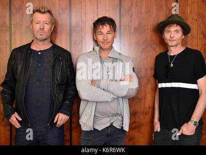 Berlin, Deutschland. September 2017. Die Musiker Magne Furuholmen (L-R), Morten Harket und Pål Waaktaar-Savoy von der norwegischen Band a-ha sind in Berlin, Deutschland, am 13. September 2017 zu sehen. Foto: Britta Pedersen/dpa-Zentralbild/dpa/Alamy Live News Stockfoto