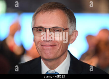 Frankfurt am Main, Deutschland. 12 Sep, 2017. Carlos Tavares, CEO der PSA-Gruppe kann Opel Pressekonferenz auf der Internationalen Automobil-Ausstellung (IAA) (Internationale Automobil-Ausstellung) in Frankfurt gesehen werden am Main, Deutschland, 12. September 2017. Foto: Arne Dedert/dpa Quelle: dpa Picture alliance/Alamy leben Nachrichten Stockfoto