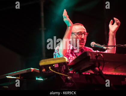 Moncalieri, Italien. 12 Sep, 2017. Die Italienische Band Elio E Le storie TESE führt im Arena 45 in Moncalieri bei 45° Nord Entertainment Center Credit: Alberto Gandolfo/Alamy leben Nachrichten Stockfoto