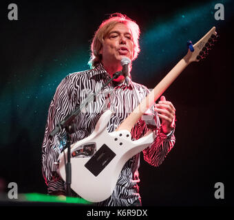 Moncalieri, Italien. 12 Sep, 2017. Die Italienische Band Elio E Le storie TESE führt im Arena 45 in Moncalieri bei 45° Nord Entertainment Center Credit: Alberto Gandolfo/Alamy leben Nachrichten Stockfoto