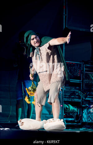 Moncalieri, Italien. 12 Sep, 2017. Die Italienische Band Elio E Le storie TESE führt im Arena 45 in Moncalieri bei 45° Nord Entertainment Center Credit: Alberto Gandolfo/Alamy leben Nachrichten Stockfoto