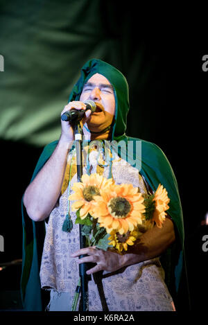 Moncalieri, Italien. 12 Sep, 2017. Die Italienische Band Elio E Le storie TESE führt im Arena 45 in Moncalieri bei 45° Nord Entertainment Center Credit: Alberto Gandolfo/Alamy leben Nachrichten Stockfoto