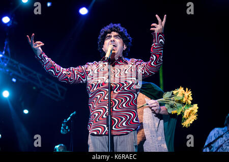 Moncalieri, Italien. 12 Sep, 2017. Die Italienische Band Elio E Le storie TESE führt im Arena 45 in Moncalieri bei 45° Nord Entertainment Center Credit: Alberto Gandolfo/Alamy leben Nachrichten Stockfoto