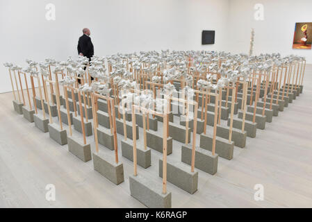 London, Großbritannien. 13 Sep, 2017. 'Gemeinde', 2014, von Saad Quereshi. Vorschau von Beginn Art Fair in der Saatchi Gallery in Chelsea. Die Messe präsentiert die besten Künstler von sich entwickelnden Märkten auf der ganzen Welt und ist für die Öffentlichkeit vom 14. bis 17. September. Credit: Stephen Chung/Alamy leben Nachrichten Stockfoto