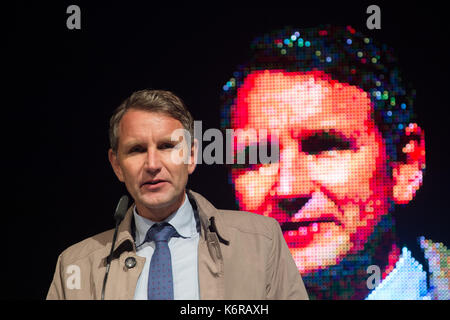 Der Vorsitzende der Partei Alternative für Deutschland (AfD) in Thüringen, Björn Hoecke, spricht auf einer Wahlkampfveranstaltung in Magdeburg, Deutschland, 12. September 2017. Foto: Klaus-Dietmar Gabbert/dpa-Zentralbild/ZB Stockfoto