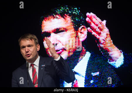 Der Vorsitzende der Partei Alternative für Deutschland (AfD) in Sachsen-Anhalt, André Poggenburg, spricht auf einer Wahlkampfveranstaltung in Magdeburg, Deutschland, 12. September 2017. Foto: Klaus-Dietmar Gabbert/dpa-Zentralbild/ZB Stockfoto