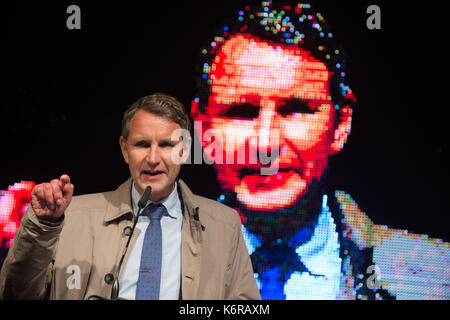 Der Vorsitzende der Partei Alternative für Deutschland (AfD) in Thüringen, Björn Hoecke, spricht auf einer Wahlkampfveranstaltung in Magdeburg, Deutschland, 12. September 2017. Foto: Klaus-Dietmar Gabbert/dpa-Zentralbild/ZB Stockfoto