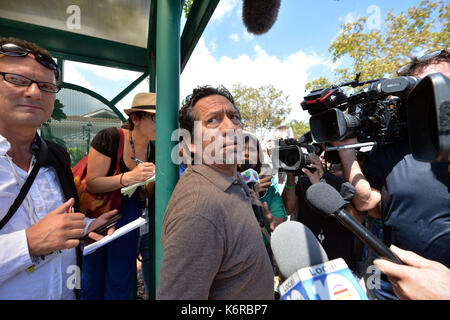 Miami Beach, FL, USA. 13 Sep, 2017. (Exklusive DECKUNG) *** KEINE NY TAGESZEITUNGEN *** *** EDITORIAL NUR VERWENDEN *** *** EDITORIAL NUR VERWENDEN *** Das Rehabilitationszentrum in Hollywood Hills, bestätigt, dass es dort einen längeren Stromausfall an den Transformator, der Klimaanlage, der als Folge der extremen Kategorie 5 Hurrikan Irma angetrieben." Drei starb im Pflegeheim, und drei andere starb nach zum Memorial Healthcare System Einrichtungen transportiert werden, sagten Beamte am 13. September 2017 in Hollywood, Florida Personen: Willie Rodriguez Credit: MPI122/Medien Punch/Alamy leben Nachrichten Stockfoto