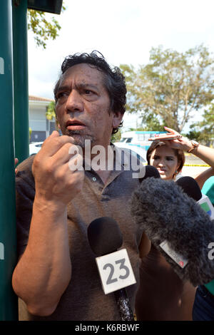 Miami Beach, FL, USA. 13 Sep, 2017. (Exklusive DECKUNG) *** KEINE NY TAGESZEITUNGEN *** *** EDITORIAL NUR VERWENDEN *** *** EDITORIAL NUR VERWENDEN *** Das Rehabilitationszentrum in Hollywood Hills, bestätigt, dass es dort einen längeren Stromausfall an den Transformator, der Klimaanlage, der als Folge der extremen Kategorie 5 Hurrikan Irma angetrieben." Drei starb im Pflegeheim, und drei andere starb nach zum Memorial Healthcare System Einrichtungen transportiert werden, sagten Beamte am 13. September 2017 in Hollywood, Florida Personen: Willie Rodriguez Credit: MPI122/Medien Punch/Alamy leben Nachrichten Stockfoto