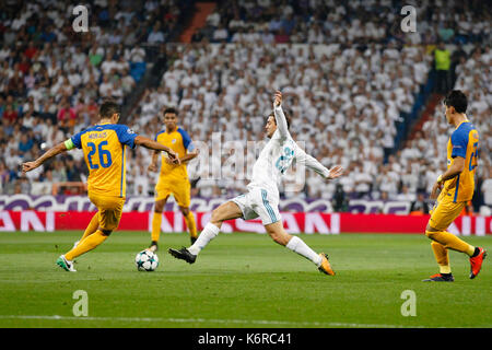 Madrid, Spanien. 14 Sep, 2017. Mateo Kpvacic (23) von Real Madrid Spieler. Nuno MORAIS (26) von apoel-Player. UCL Champions League zwischen Real Madrid gegen Apoel im Santiago Bernabeu in Madrid, Spanien, 13. September 2017. Credit: Gtres Información más Comuniación auf Linie, S.L./Alamy leben Nachrichten Stockfoto