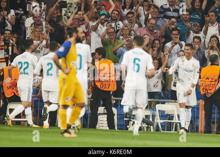 Madrid, Spanien. 13 Sep, 2017. Cristiano Ronaldo (Real Madrid), in der Tätigkeit während der UEFA Champions League Spiel zwischen Real Madrid und Apoel FC auf Santiago Bernabeu am 13. September 2017 in Madrid Credit: Jack Abuin/ZUMA Draht/Alamy leben Nachrichten Stockfoto