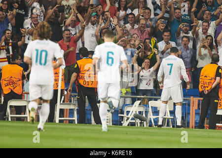 Madrid, Spanien. 13 Sep, 2017. Cristiano Ronaldo (Real Madrid), in der Tätigkeit während der UEFA Champions League Spiel zwischen Real Madrid und Apoel FC auf Santiago Bernabeu am 13. September 2017 in Madrid Credit: Jack Abuin/ZUMA Draht/Alamy leben Nachrichten Stockfoto