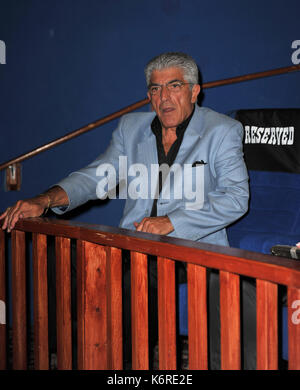 FORT LAUDERDALE, FL - Januar 08: Frank Vincent kommt an das Screening der Gattung bei Cinema Paradiso. GENIUS auf Halten ist ein Dokumentarfilm von Frank Vincent (Goodfellas, Casino, Raging Bull), erzählt die epische Geschichte von Walter L. Shaw, ein technisches Genie, das mehr als ein halbes Jahrhundert vor, Technologie, die rudimentäre Telefon System der 50er Jahre in den Grundstein des heutigen Schneide Telekommunikations-industrie verwandelt erfunden erzählt. AT&T statt einem Würgegriff Monopol. Am 8. Januar in Fort Lauderdale, Florida, 2009. Quelle: MPI122/MediaPunch Stockfoto