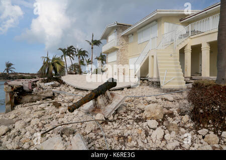 Duck Key, FL, USA. 13 Sep, 2017. Ein Haus in Duck Key erhebliche Schäden vom Hurrikan Irma Mike Stocker, Südflorida Sonne-Hinweissymbol Credit: Sonne-hinweissymbol/ZUMA Draht/Alamy Leben Nachrichten nachhaltige Stockfoto