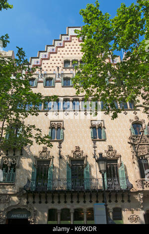 BARCELONA, Spanien - 27. Mai 2017: The Casa Ametller (Casa ist zu Hause in Spanisch) ist eine modernistische Gebäude entworfen von Josep Puig Cadafalch. Es war const Stockfoto