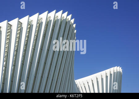 REGGIO EMILIA, Italien - 15. Mai 2016: Mediopadana Hochgeschwindigkeitszuges Bahnhof. Es ist von dem Architekten Santiago Calatrava entworfen und besteht aus 457 Stahl fr Stockfoto