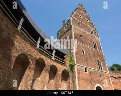 Blick auf den Innenhof eines Schlosses. Stockfoto