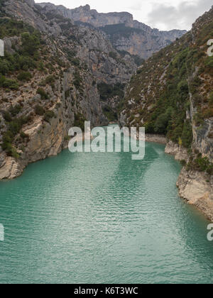 Das Tor des Lac de Sainte-Croix auf die Gorges du Verdon. Stockfoto