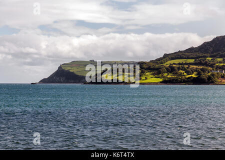 Irischen Stil Cottages in die umliegende Landschaft. Nordirland. Stockfoto