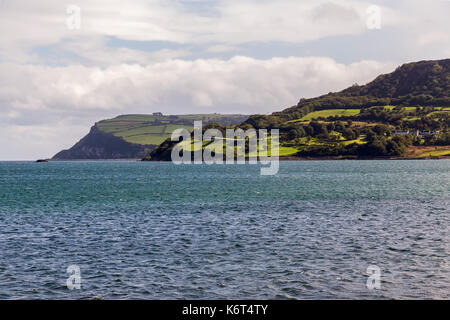 Irischen Stil Cottages in die umliegende Landschaft. Nordirland. Stockfoto