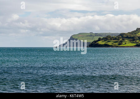 Irischen Stil Cottages in die umliegende Landschaft. Nordirland. Stockfoto