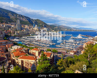 Blick auf Port Hercule und seine Umgebung in Monaco. Stockfoto