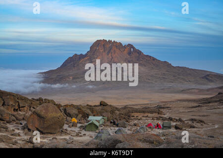 Ein Blick auf den Mawenzi-Gipfel vom Kibo hun auf den Kilimandscharo, Tansania. Stockfoto