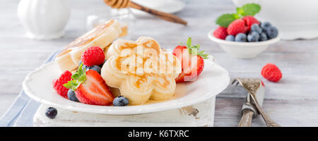 Frühstück mit Scotch Pfannkuchen Stockfoto