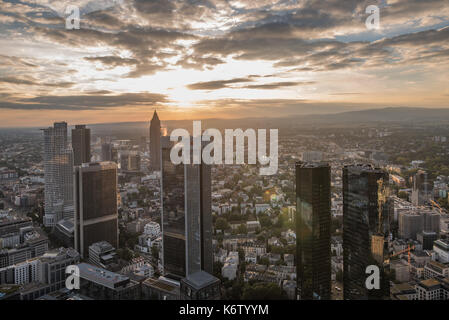 Frankfurt, GER - September 05, Skyline Frankfurt bei Sonnenuntergang, Maintower. Stockfoto