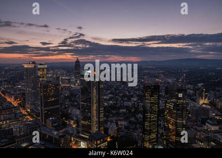 Frankfurt, GER - September 05, Skyline Frankfurt bei Sonnenuntergang, Maintower. Stockfoto