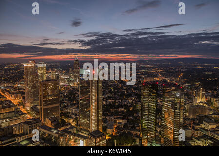 Frankfurt, GER - September 05, Skyline Frankfurt bei Sonnenuntergang, Maintower. Stockfoto