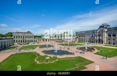 Deutschland, Sachsen, Dresdner Zwinger, Blick in den Zwingerhof, den Innenhof. Auf dem Perimeter: Die Königliche Cabinet der mathematischen und physikalischen In Stockfoto