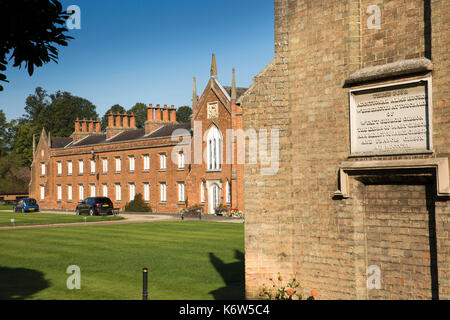 Großbritannien, England, Essex, Saffron Walden, Abbey Lane, King Edward VI Armenhäuser, viktorianischen Wiederaufbau auf dem Gelände der ursprünglichen 1400s gemeinnützige Gehäuse Stockfoto