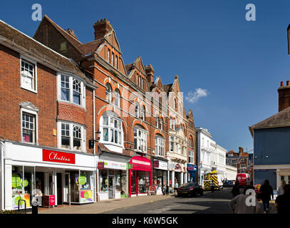 Großbritannien, England, Essex, Saffron Walden, Stadtzentrum, King Street Shops Stockfoto