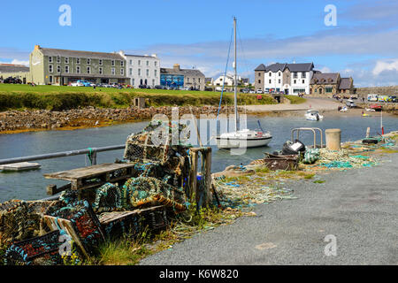 Hummer Töpfen auf Kai in Mullaghmore Harbour, County Sligo, Republik von Irland Stockfoto